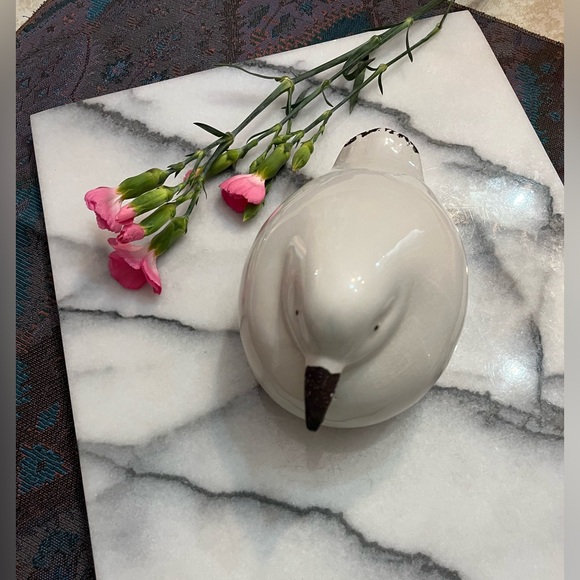 Benzara Alluring Nesting Glossy White Ceramic Bird w black textured beak - Picture 3 of 7